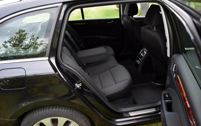 Skoda Superb cena 36900 przebieg: 199700, rok produkcji 2011 z Choszczno małe 154